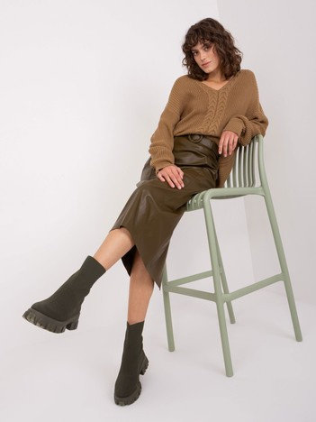 Camelowy sweter klasyczny z wełną