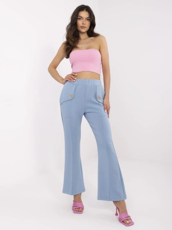 Niebieskie dresowe spodnie dzwony z broszkami