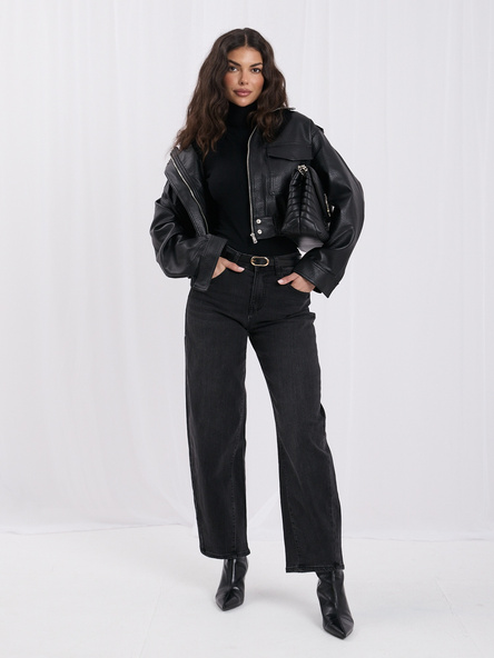 Czarne damskie mom jeans z prostą nogawką