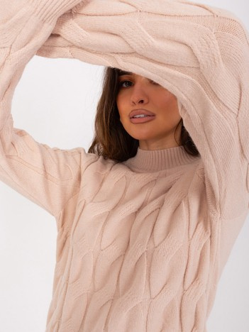 Beżowy sweter w warkocze z półgolfem