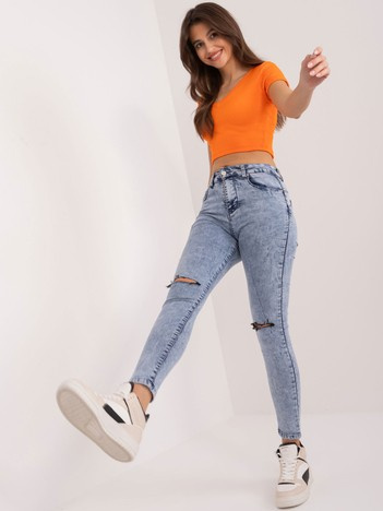 Niebieskie jeansowe rurki z dziurami