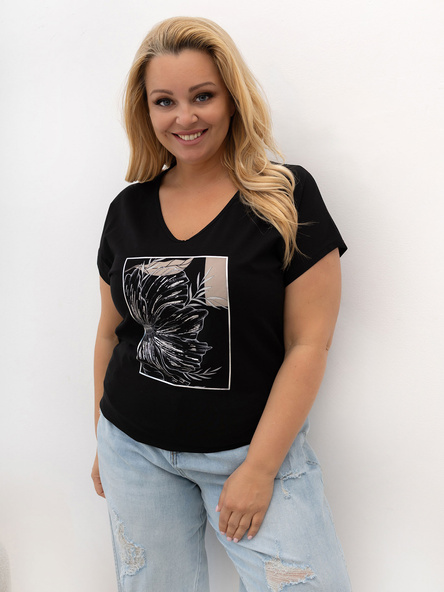 Czarny t-shirt plus size z kwiatowym motywem