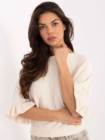 Kremowy sweter z falbankami przy rękawach