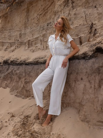 Biały damski kombinezon z prostymi nogawkami