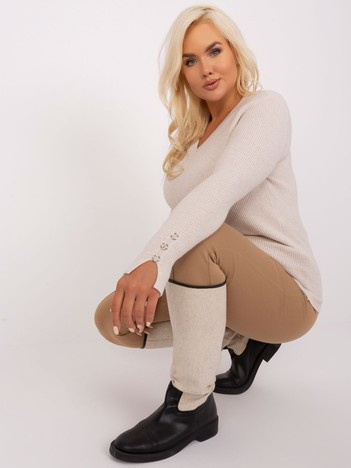 Jasnobeżowy damski sweter plus size z wiskozą
