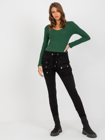 Czarne damskie spodnie dresowe slim fit z kieszeniami