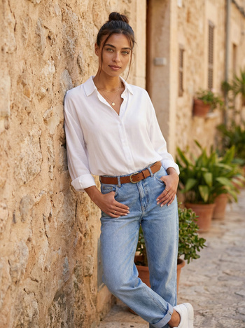 Biała klasyczna koszula damska o luźnym kroju