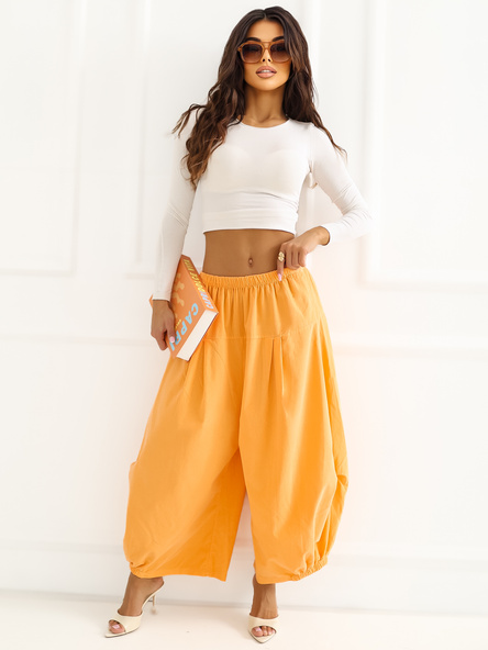 Jasnopomarańczowe spodnie alladynki z sztruksu