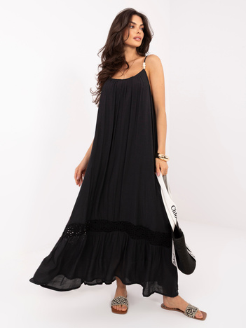 Czarna letnia sukienka z ozdobnymi koralikami