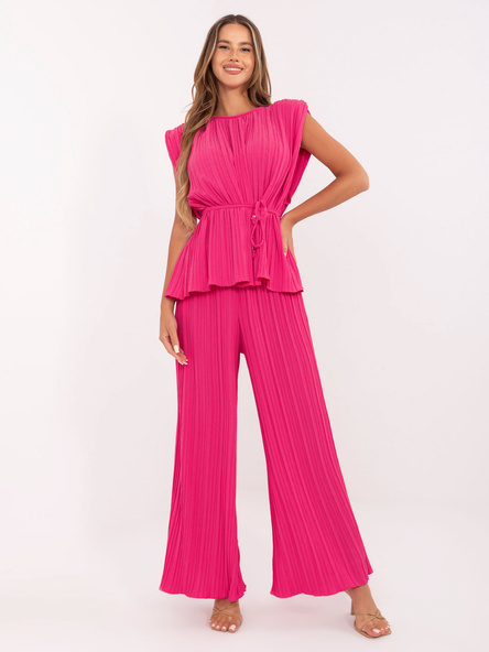 Fuksjowy komplet z poduszkami na ramionach