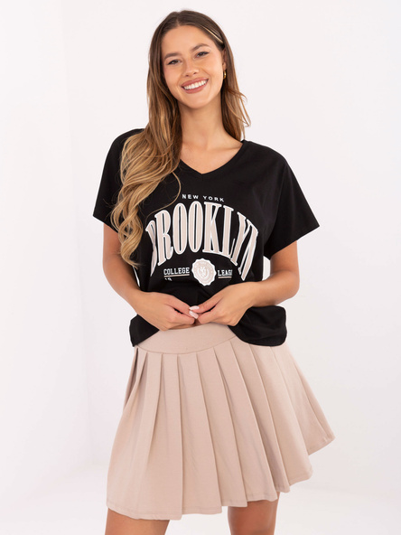 Czarno-beżowy komplet ze spódnicą w tenisowym stylu