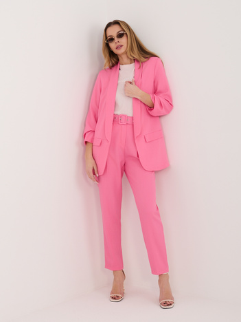 Różowy garnitur ze spodniami typu cygaretki RUE PARIS