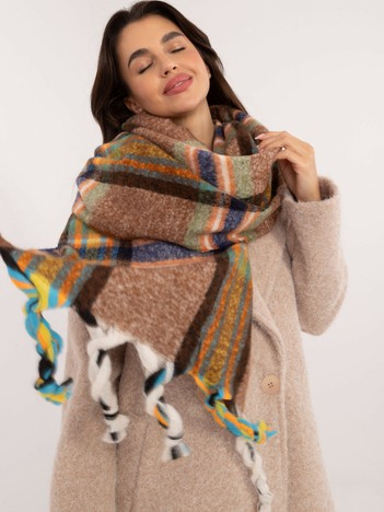 Brązowy zimowy szal damski