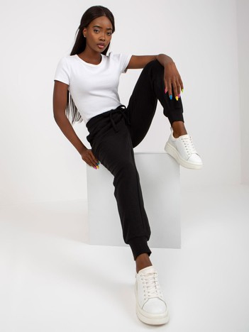 Czarne dresowe spodnie basic z wiązaniem