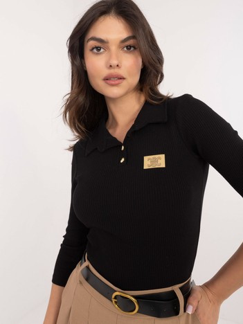 Czarna dopasowana bluzka z rękawem 3/4