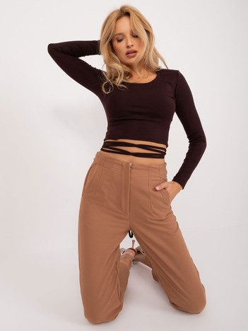 Ciemnobrązowa krótka bluzka z ozdobnym wiązaniem