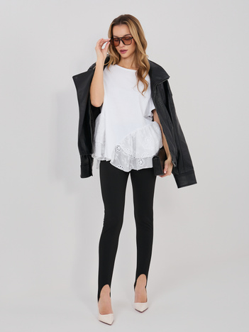 Biała rozkloszowana bluzka z haftem