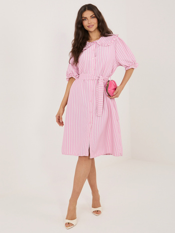 Różowa sukienka szmizjerka z kołnierzykiem
