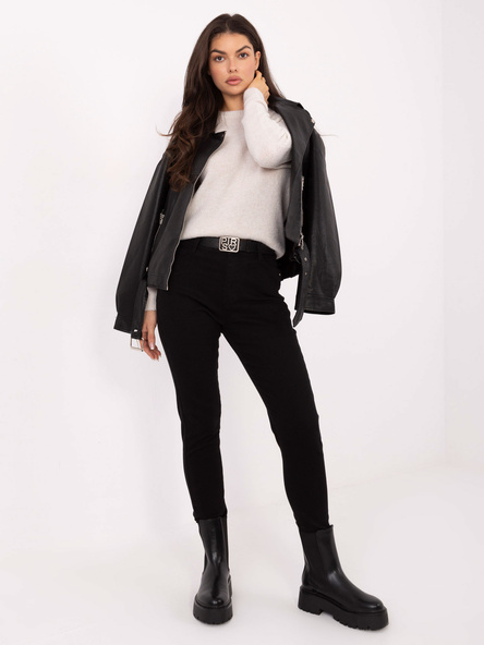 Czarne damskie jeansy skinny z paskiem