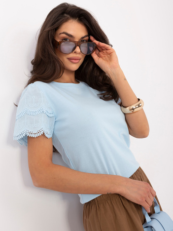 Jasnoniebieska bluzka boho z krótkim rękawem