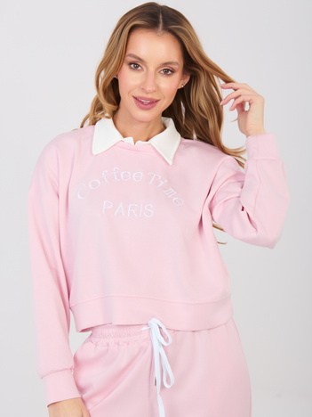 Pastelowy różowy dwuczęściowy komplet z kołnierzykiem