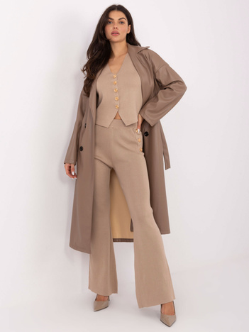 Beżowy dzianinowy komplet z ozdobnymi guzikami