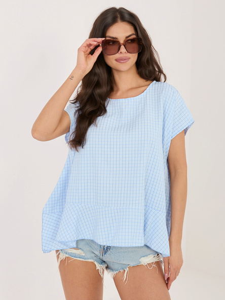 Jasnoniebieska luźna bluzka na lato