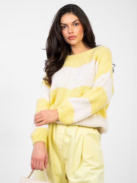 Pastelowy żółty sweter oversize z wełną