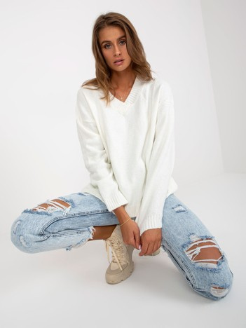 Ecru sweter klasyczny z dzianiny RUE PARIS